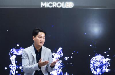 Samsung Wall microLED TV - Tae Yong Son, closeup photo